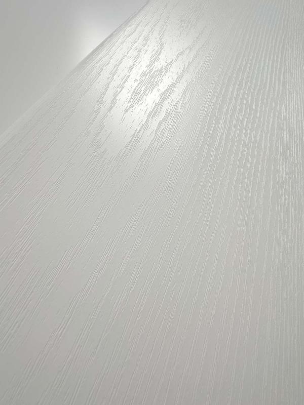 Vnútorné PVC parapety | briliant weiss (biela so štruktúrou dreva)
