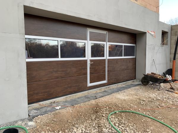 Sekčná garážová brána ETILA SILENT | hladký panel | drevoimitácia